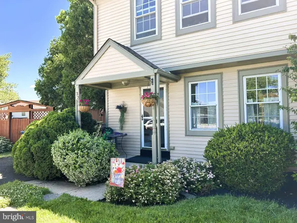 32 STEEPLECHASE CIR, Horsham, PA 19044