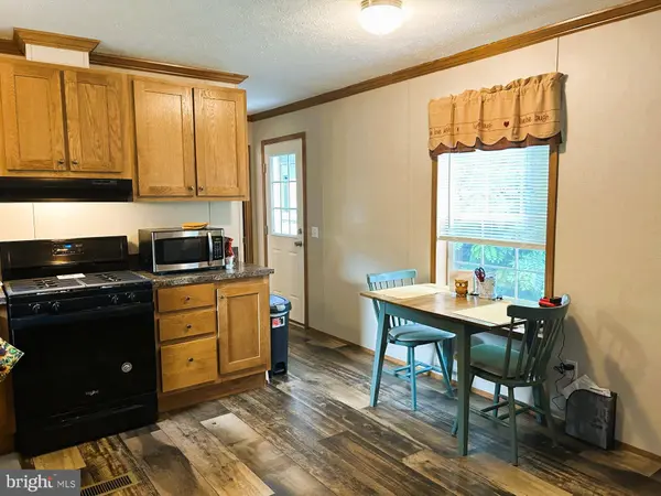 9 ACORN LN, Boyertown, PA 19512