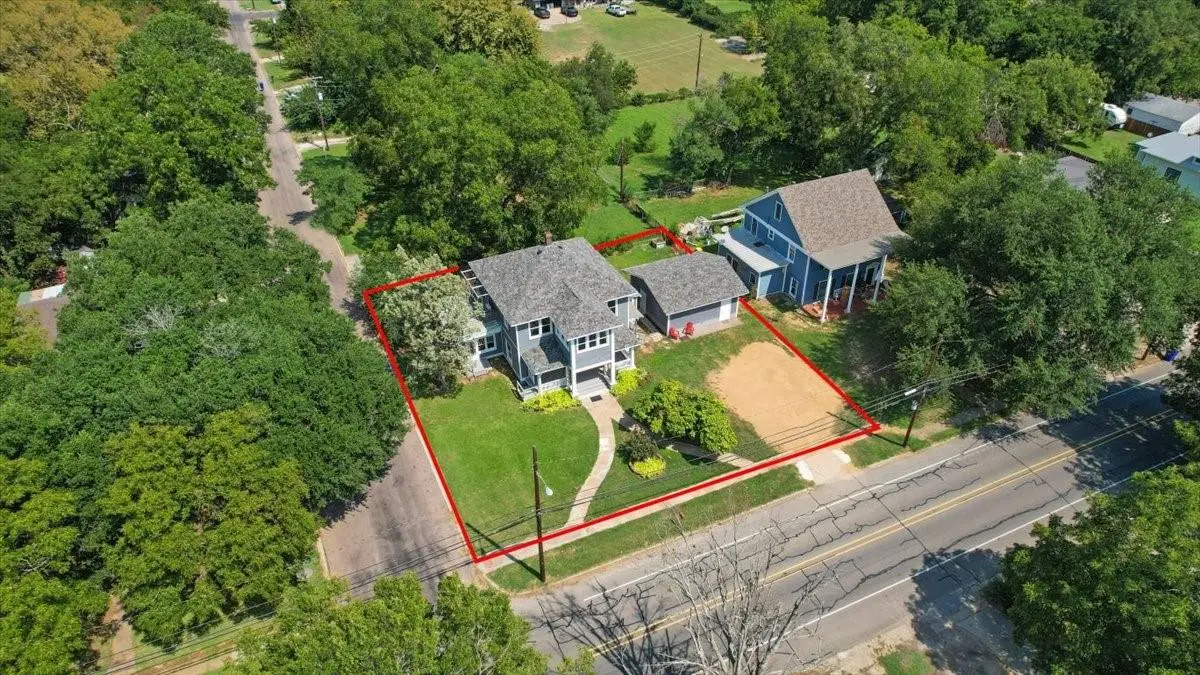 701 E Main St, Whitesboro, TX 76273-1910