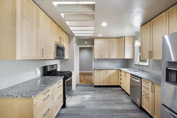 1528 W Day St, Denison, TX 75020-5207