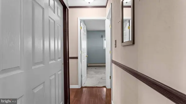 27 GOOD LN, Levittown, PA 19055