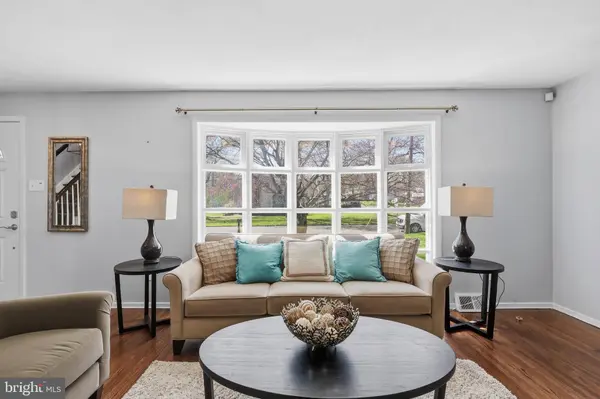 221 VALLEY DR, Yardley, PA 19067