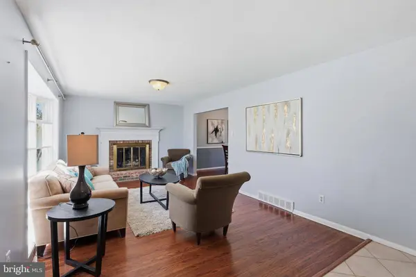 221 VALLEY DR, Yardley, PA 19067