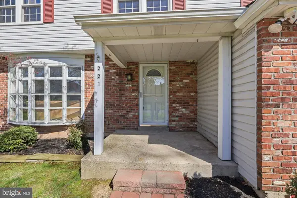 221 VALLEY DR, Yardley, PA 19067