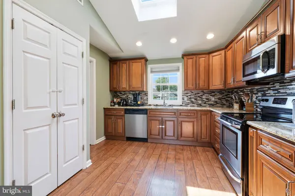 59 IROQUOIS RD, Levittown, PA 19057