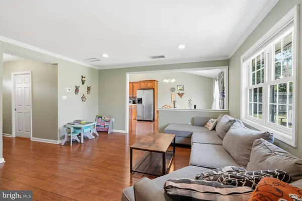 59 IROQUOIS RD, Levittown, PA 19057