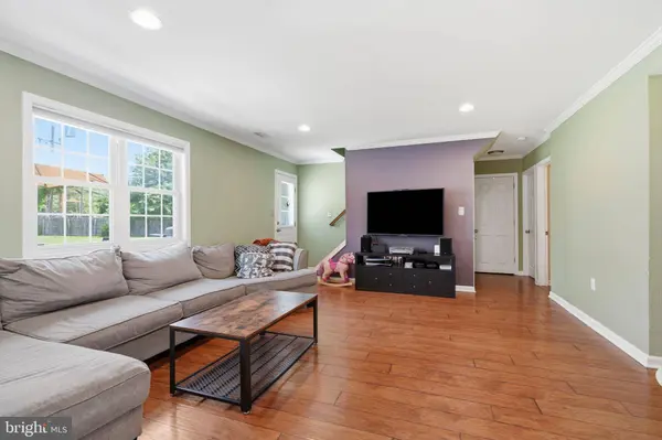 59 IROQUOIS RD, Levittown, PA 19057