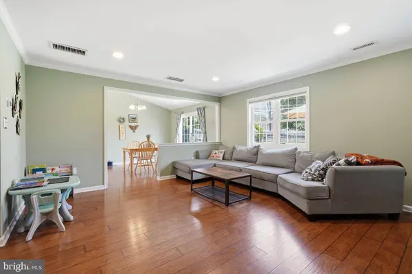 59 IROQUOIS RD, Levittown, PA 19057