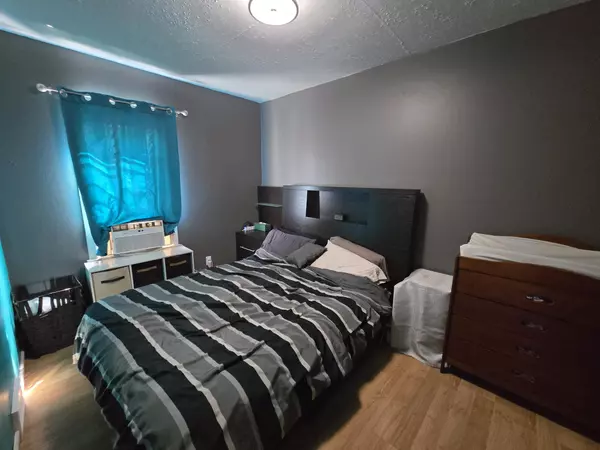 Swift Current, SK S9H 2L3,275 5th Ave NE