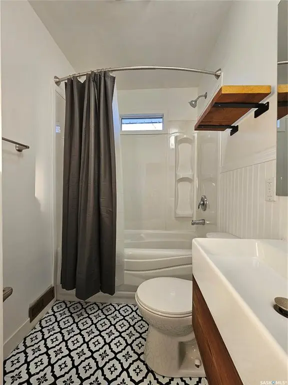 399 9th Ave NW, Swift Current, SK S9H 1A8