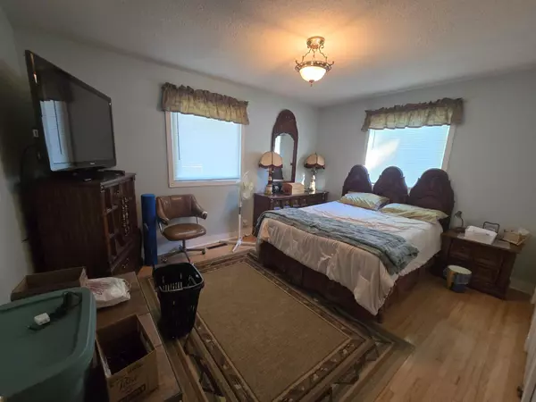 Swift Current, SK S9H 2T6,857 10th Ave NE