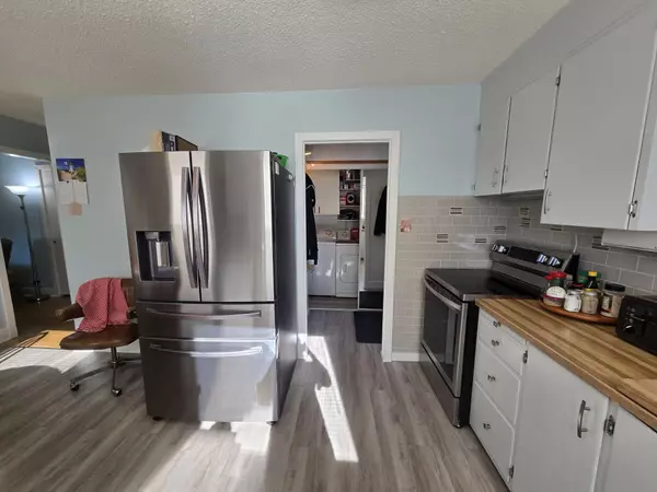 Swift Current, SK S9H 2T6,857 10th Ave NE