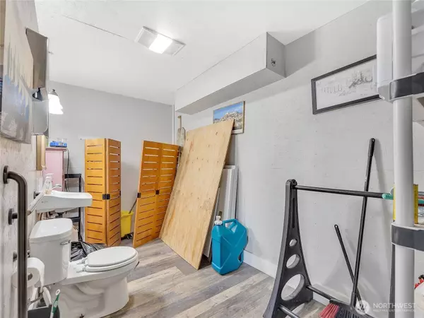 2546 State Route 101, Ilwaco, WA 98624