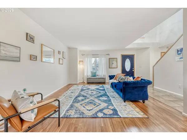 15975 SE MARY ANN LN, Milwaukie, OR 97267