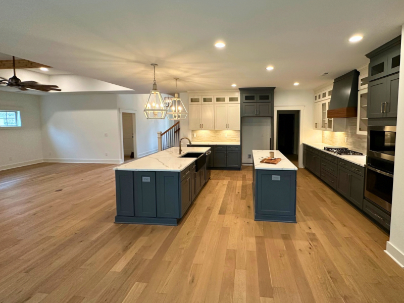 Modern kitchen by LeeHouse Homebuilders
