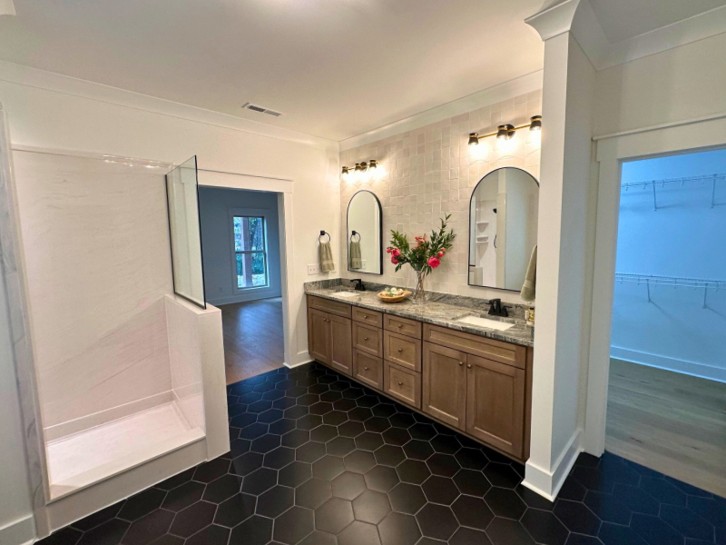 Luxury bathroom with soaking tub by LeeHouse Homebuilders