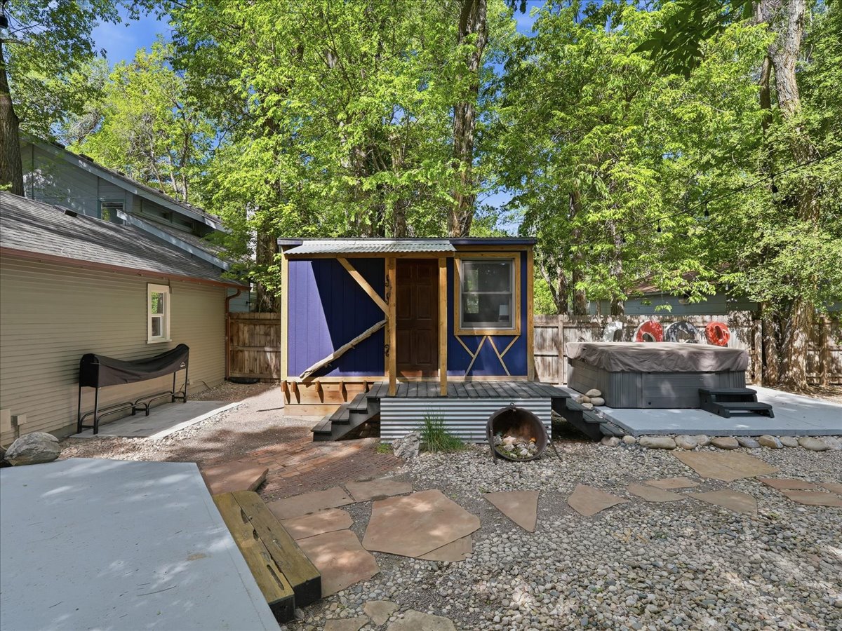 Private hot tub area at 1726 W Mulberry St Fort Collins