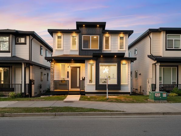 Modern Willoughby townhomes in Langley, BC