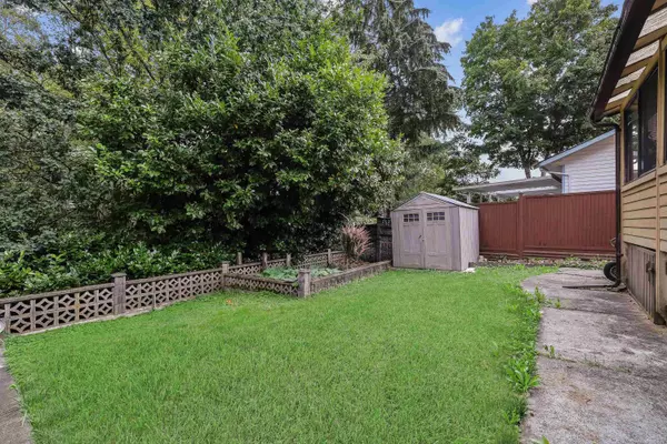 9218 136b ST, Surrey, BC V3W 1K5