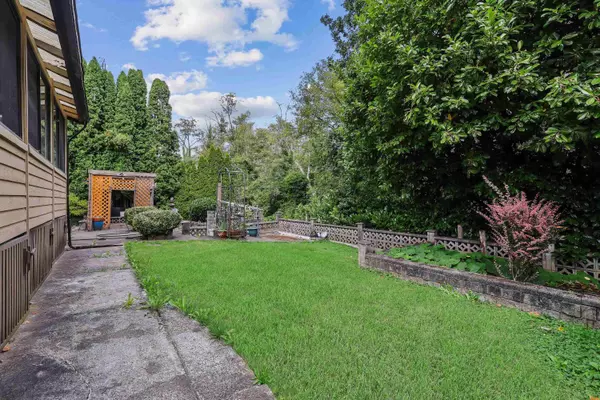 9218 136b ST, Surrey, BC V3W 1K5