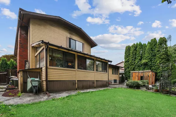 9218 136b ST, Surrey, BC V3W 1K5