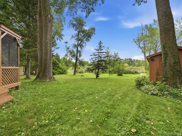 11954 Maxfield BLVD, Hartland Township, MI 48353