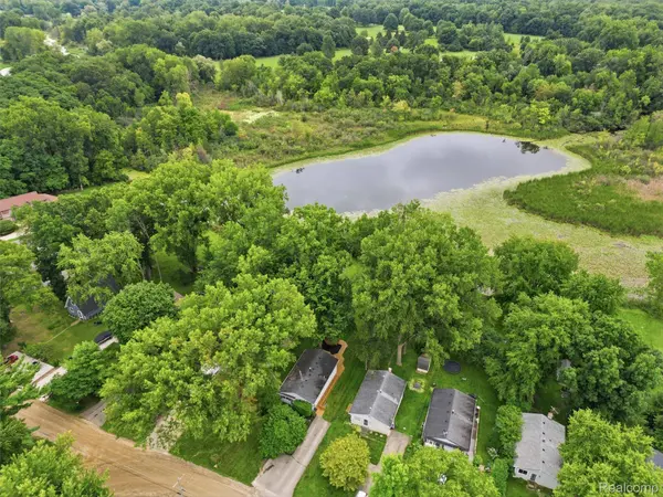 11954 Maxfield BLVD, Hartland Township, MI 48353
