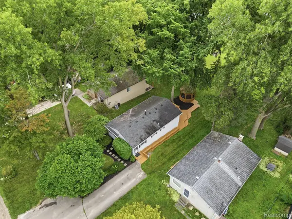 11954 Maxfield BLVD, Hartland Township, MI 48353