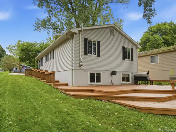 11954 Maxfield BLVD, Hartland Township, MI 48353