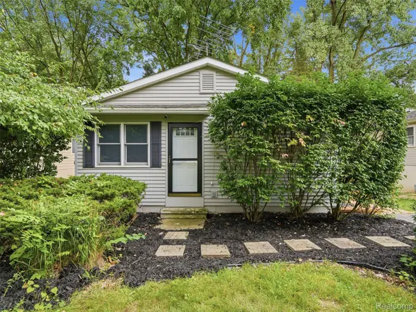 11954 Maxfield BLVD, Hartland Township, MI 48353