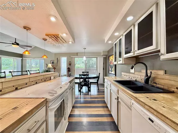 85 Crystal Park RD #B, Manitou Springs, CO 80829