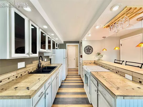 85 Crystal Park RD #B, Manitou Springs, CO 80829