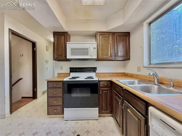 5015 Whip TRL, Colorado Springs, CO 80917