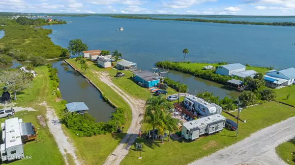 426 E Halifax Ave, Oak Hill, FL 32759-9489