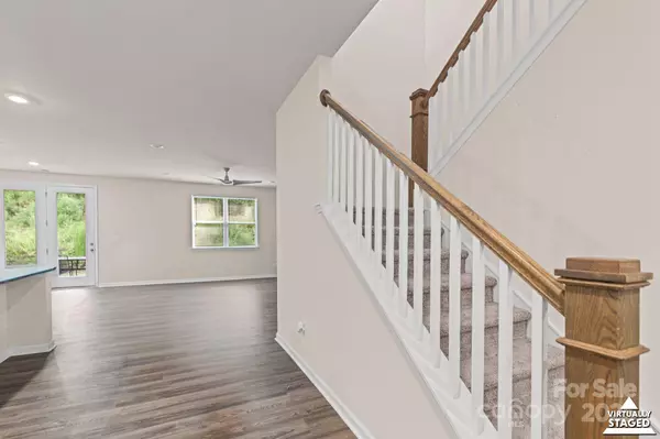 7027 Maple Run CIR, Charlotte, NC 28215