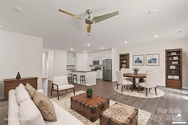 7027 Maple Run CIR, Charlotte, NC 28215