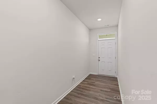 7027 Maple Run CIR, Charlotte, NC 28215