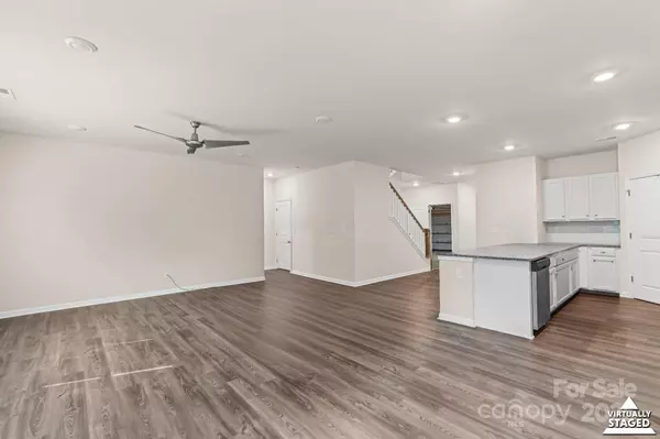 7027 Maple Run CIR, Charlotte, NC 28215