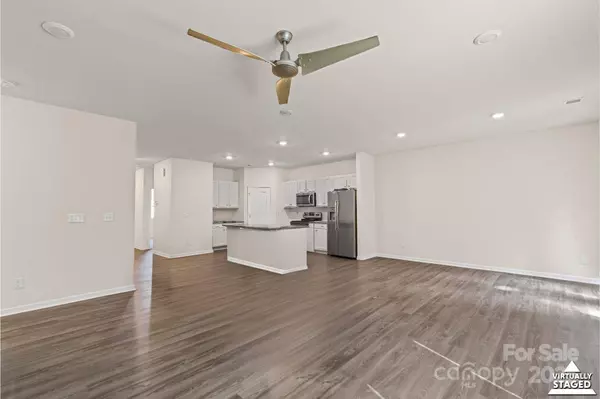 7027 Maple Run CIR, Charlotte, NC 28215