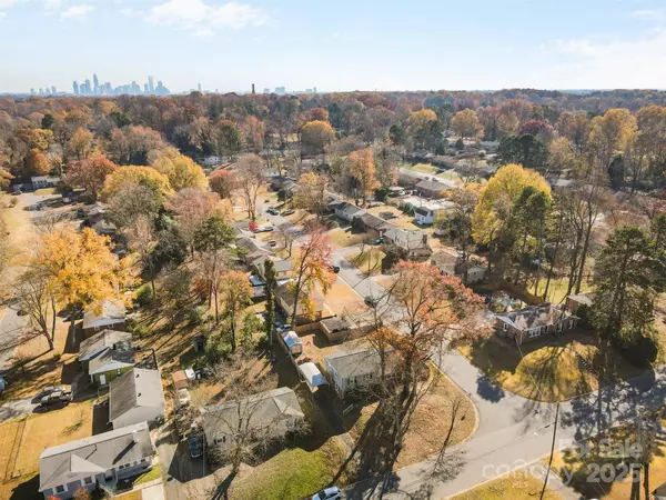 1323 Ranch RD, Charlotte, NC 28208