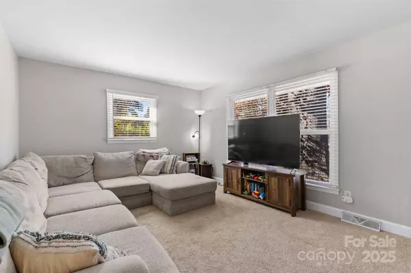 1323 Ranch RD, Charlotte, NC 28208