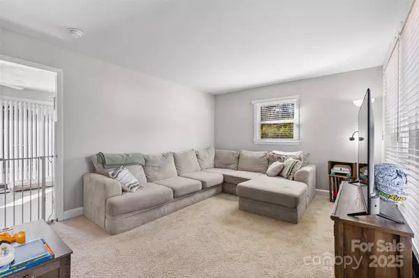 1323 Ranch RD, Charlotte, NC 28208