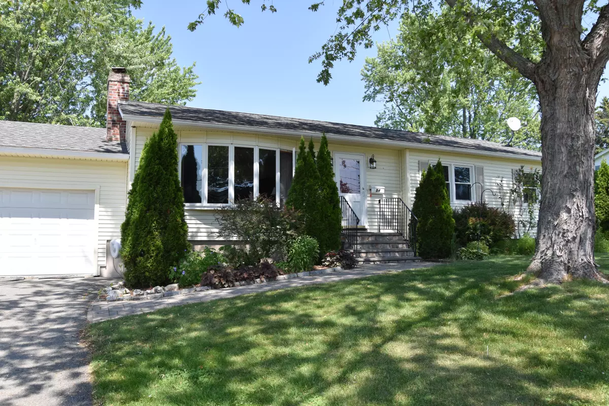 Brewer, ME 04412-1631,54 Sunset Strip