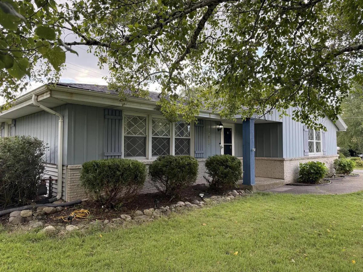 15837 W Robin Rd, New Berlin, WI 53151-1559