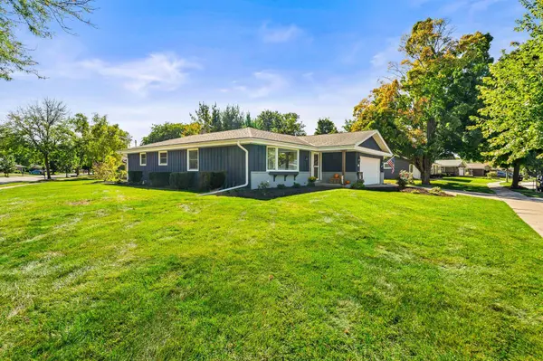 1101 Dogwood Ln, Waukesha, WI 53189-7232