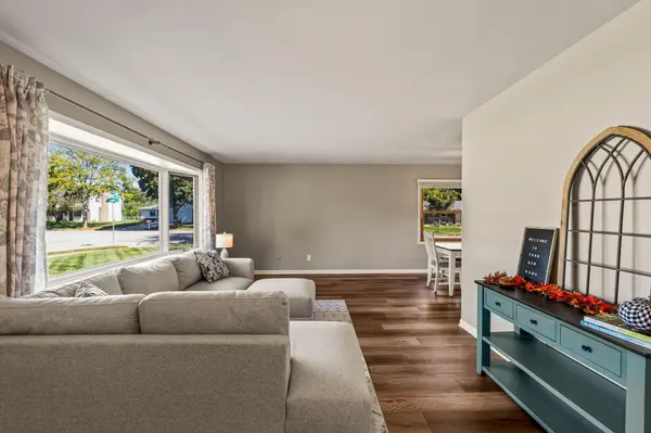 1101 Dogwood Ln, Waukesha, WI 53189-7232