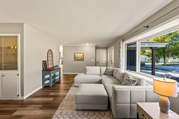 1101 Dogwood Ln, Waukesha, WI 53189-7232