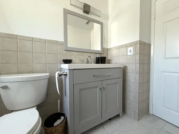 28166 Robin Ave, Santa Clarita, CA 91350-2060