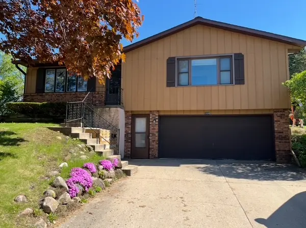 2008 Ridgeway Rd, Monroe, WI 53566-1213