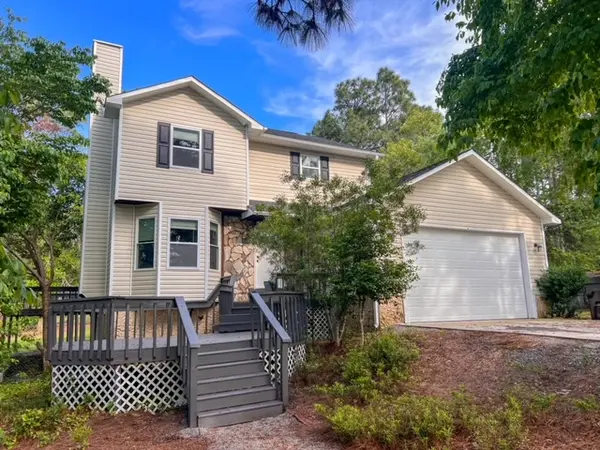 70 Oregon Ln, Spring Lake, NC 28390-8984